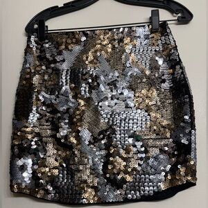 EXPRESS Sequin Mini Skirt – Black, Gold & Silver Camo Size: XS